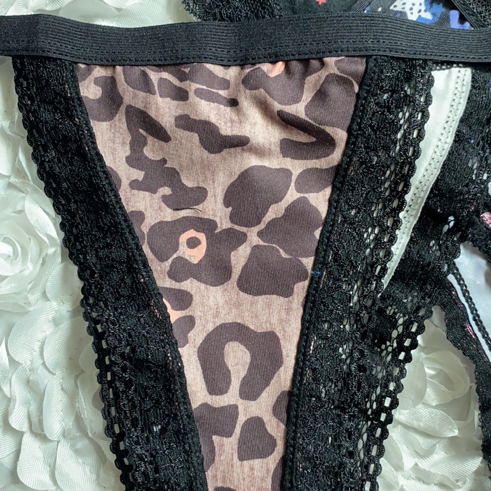 . Bundle of 4 new panties size small - Picture 3 of 5